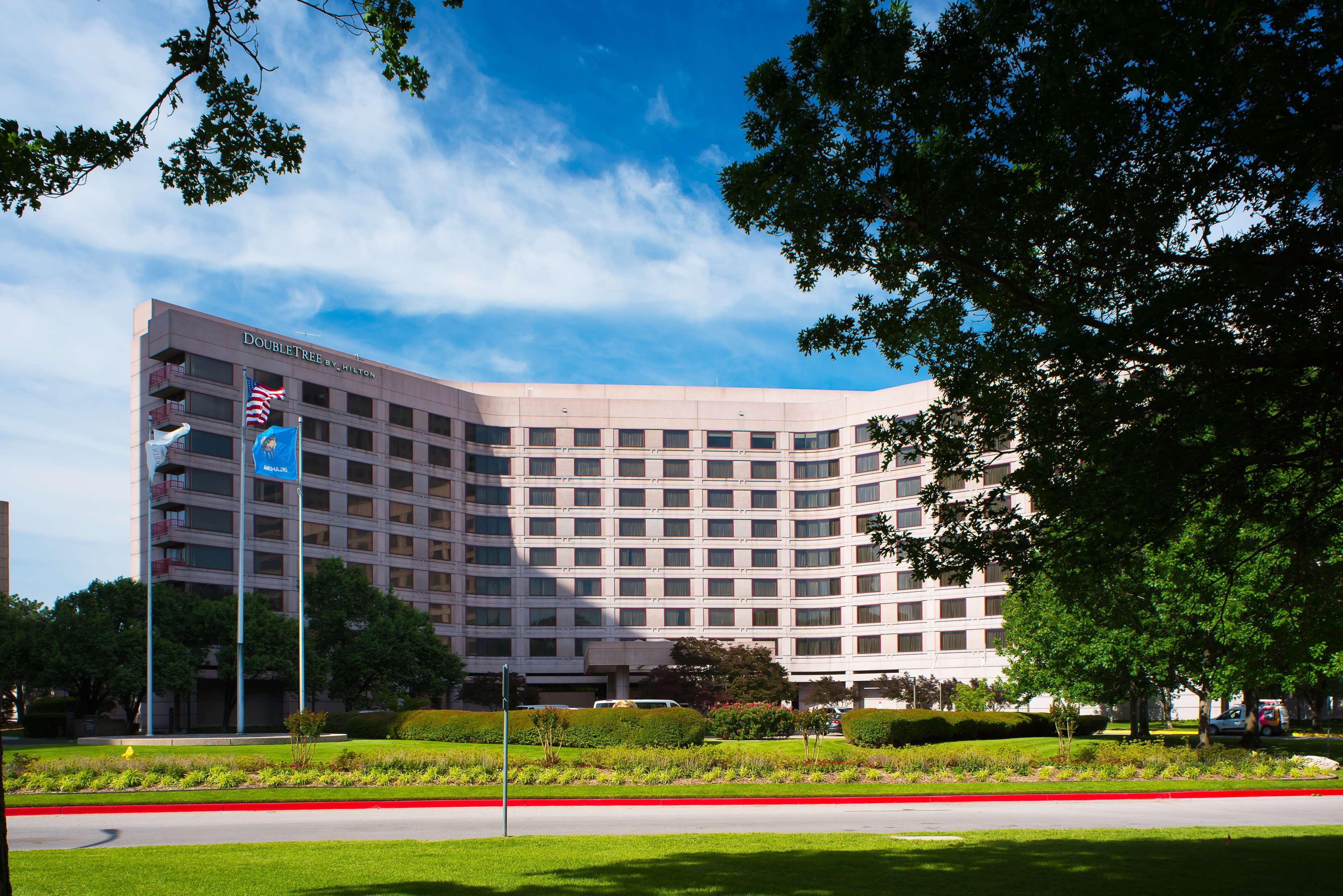 Doubletree By Hilton Tulsa At Warren Place Exterior photo
