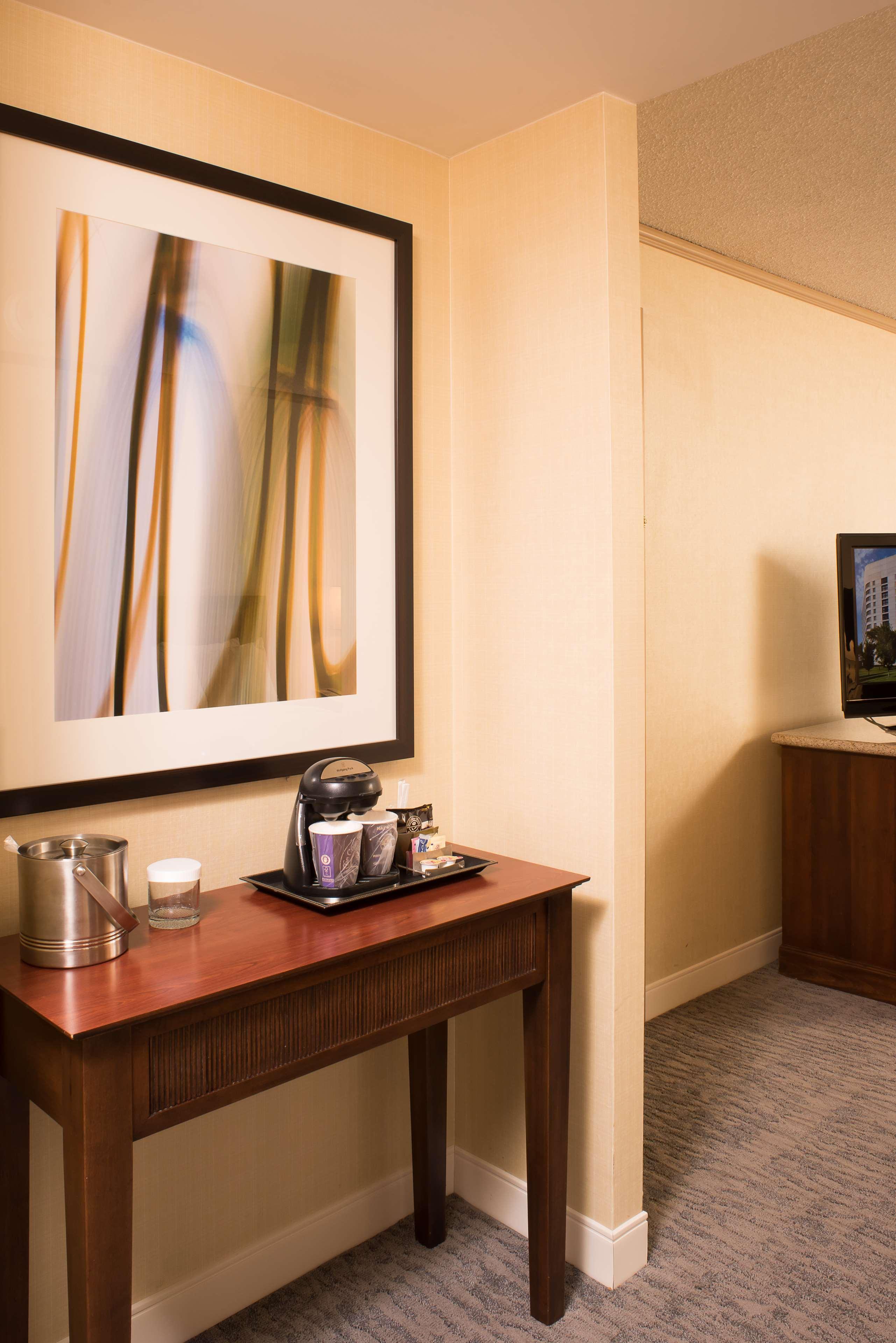Doubletree By Hilton Tulsa At Warren Place Exterior photo