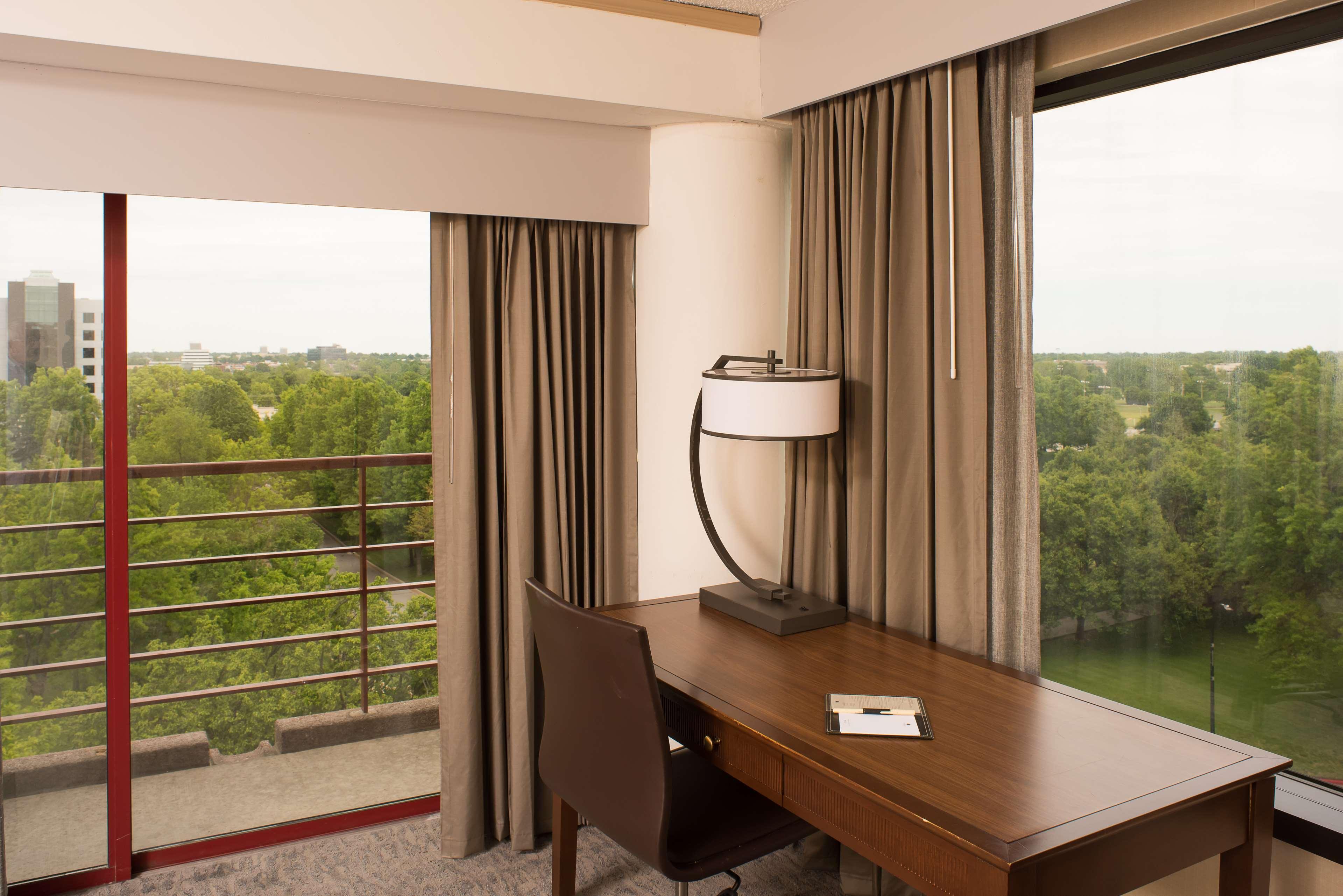 Doubletree By Hilton Tulsa At Warren Place Exterior photo