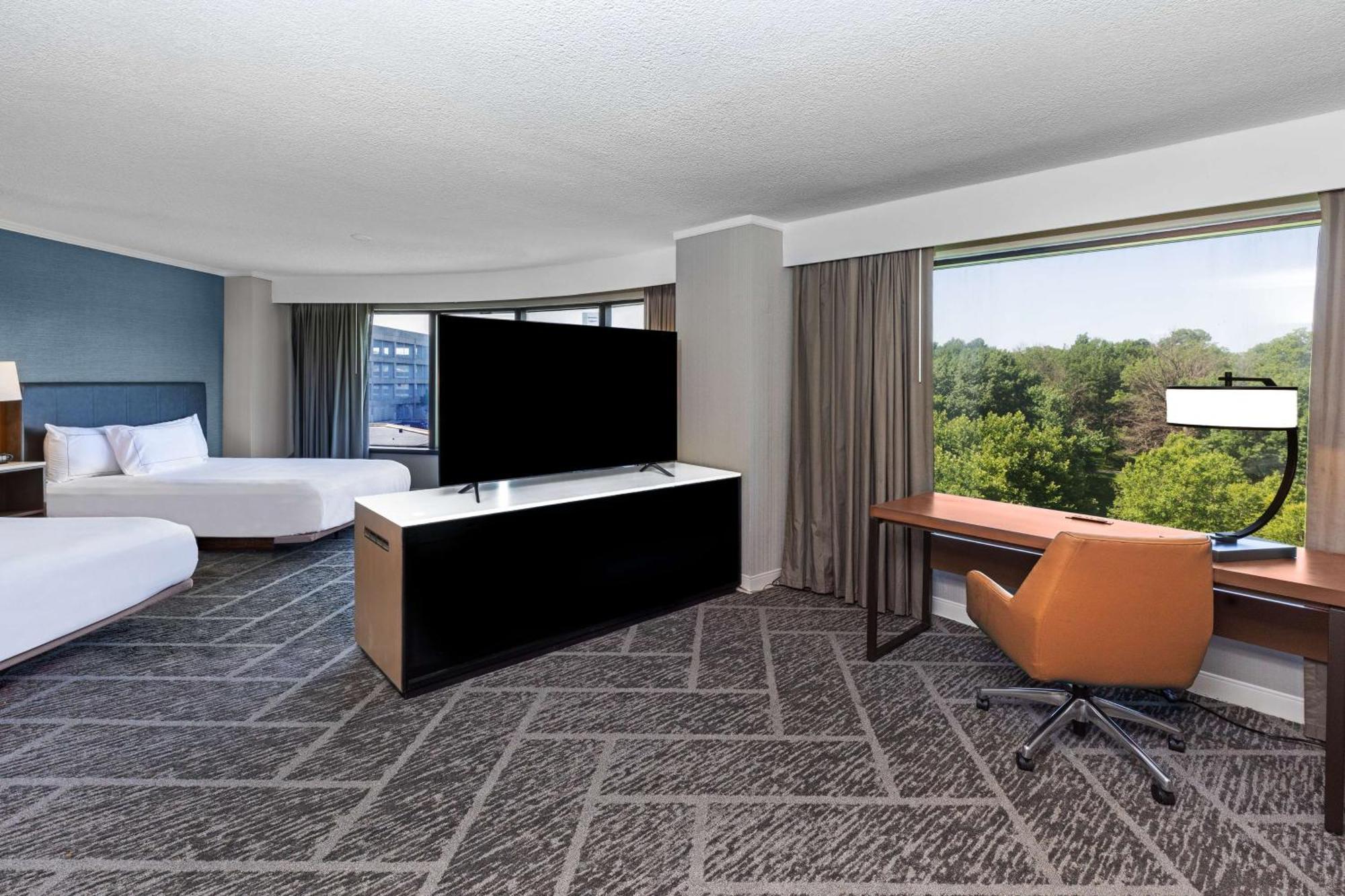 Doubletree By Hilton Tulsa At Warren Place Exterior photo