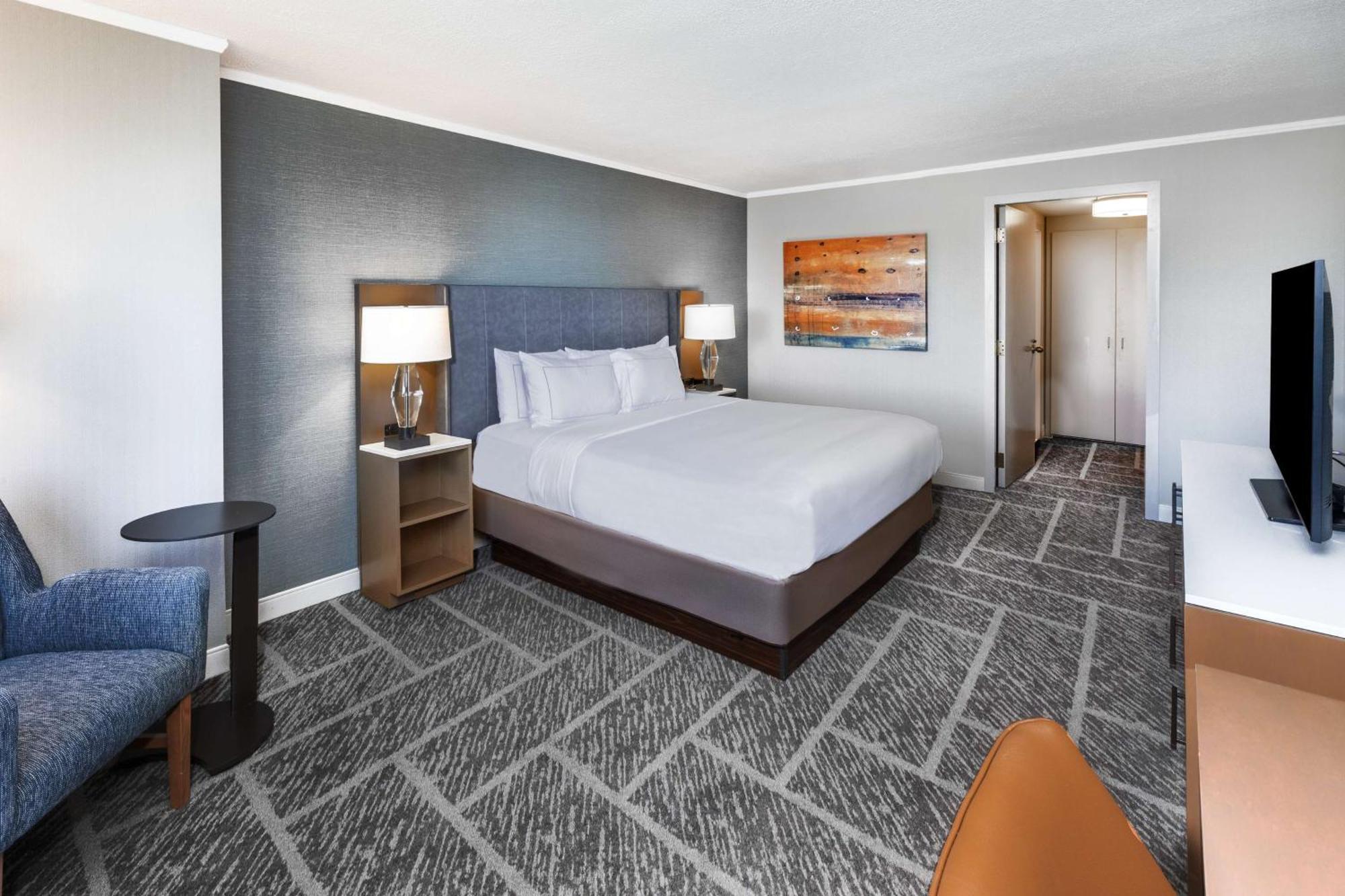 Doubletree By Hilton Tulsa At Warren Place Exterior photo