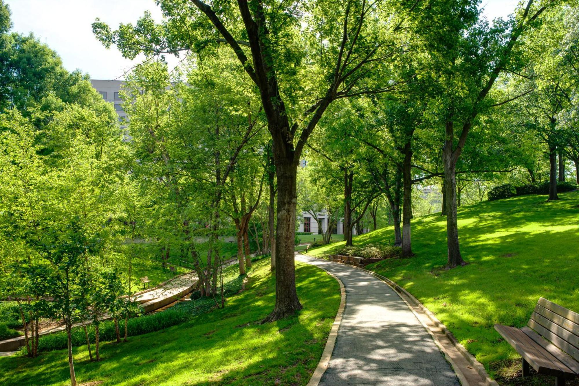 Doubletree By Hilton Tulsa At Warren Place Exterior photo